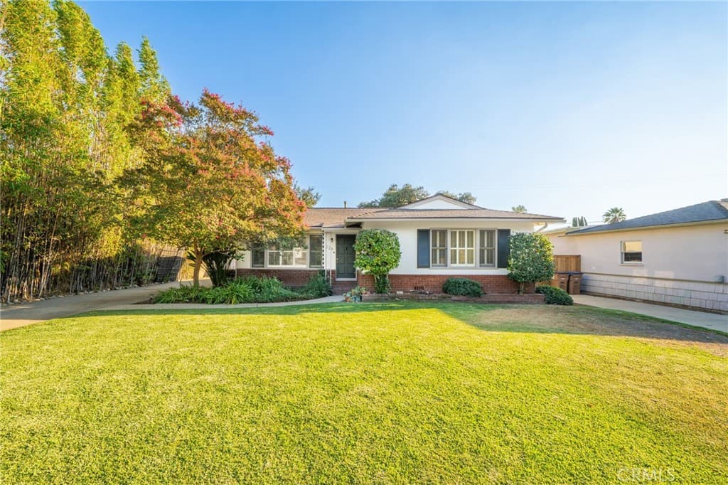 Home at 226 E Villanova, Claremont — photo 5 of 12