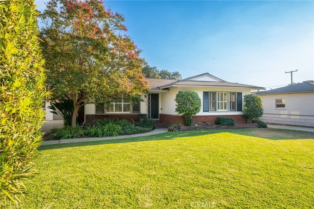 Home at 226 E Villanova, Claremont — photo 6 of 12