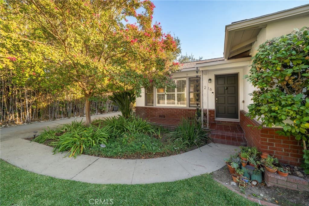 Home at 226 E Villanova, Claremont — photo 7 of 12