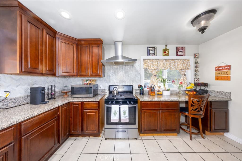 Home at 1122 W Service, West Covina — photo 11 of 12