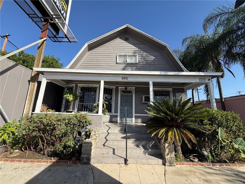 Commercial at 685 W Mission, Pomona — photo 1 of 12