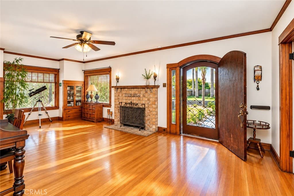 Home at 817 E Pasadena, Pomona — photo 3 of 12