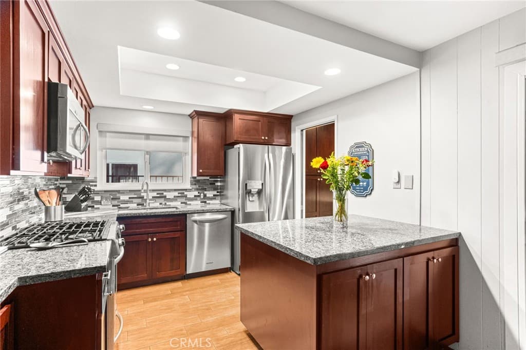 Home at 139 N Lincoln Place, Monrovia — photo 10 of 12