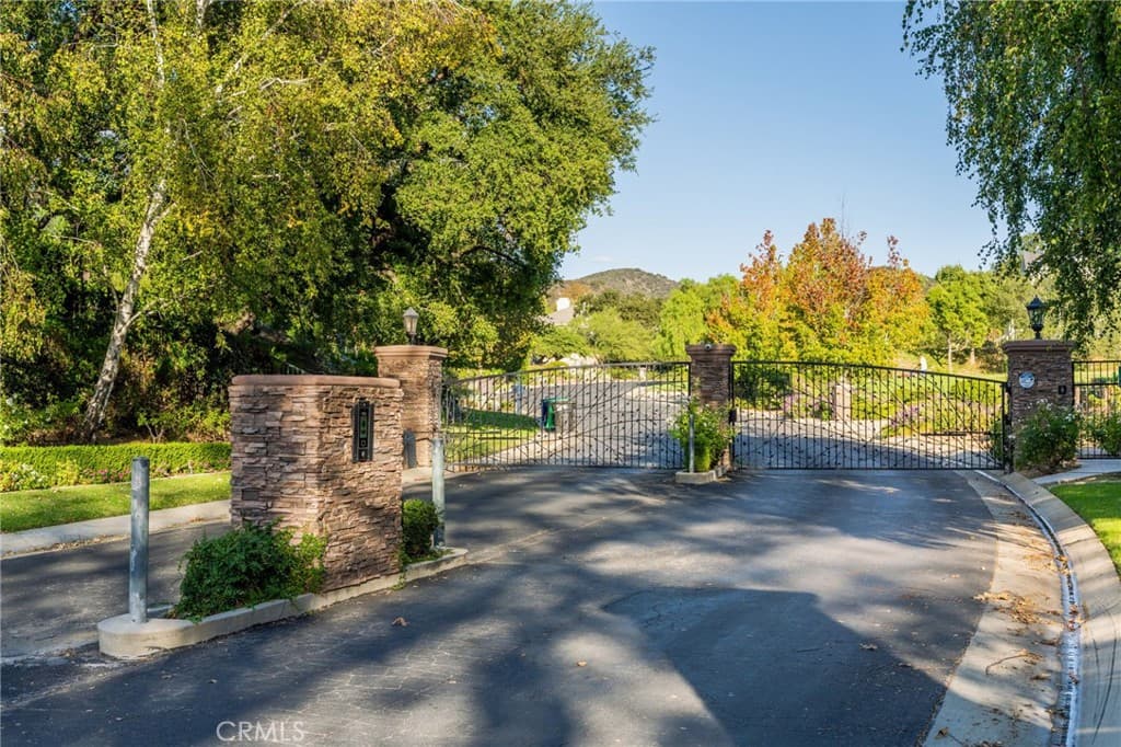 Home at 25558 Brassie Lane, La Verne — photo 4 of 12