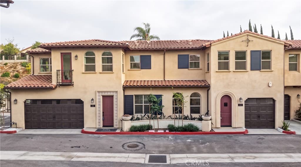 Townhouse at 816 Francesca, Walnut — photo 4 of 12
