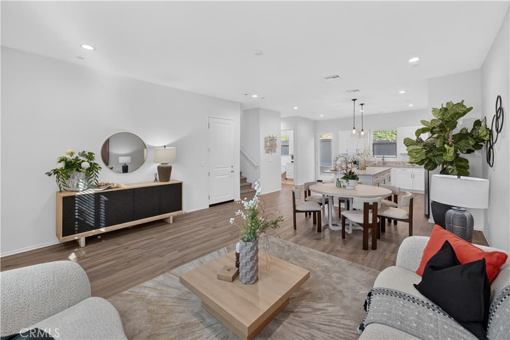 Townhouse at 816 Francesca, Walnut — photo 9 of 12