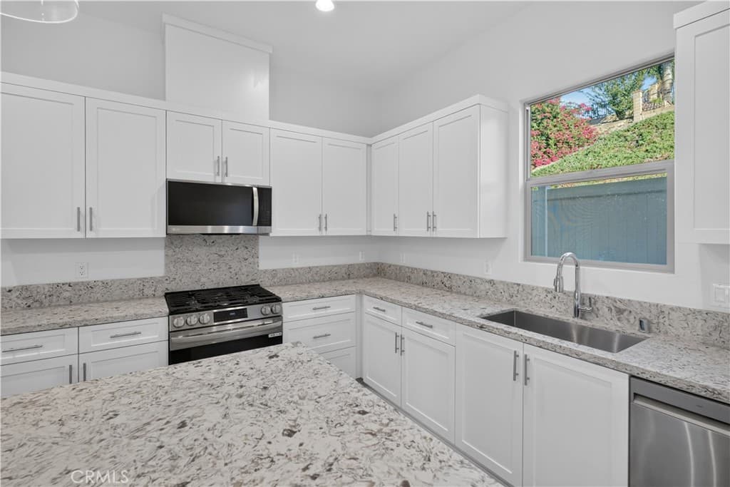 Townhouse at 812 Francesca, Walnut — photo 10 of 12