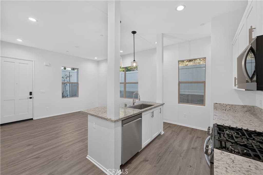 Townhouse at 826 Francesca, Walnut — photo 11 of 12
