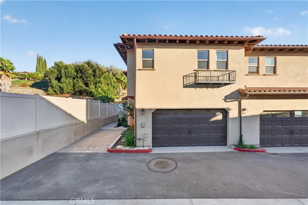 Townhouse at 826 Francesca, Walnut — photo 4 of 12