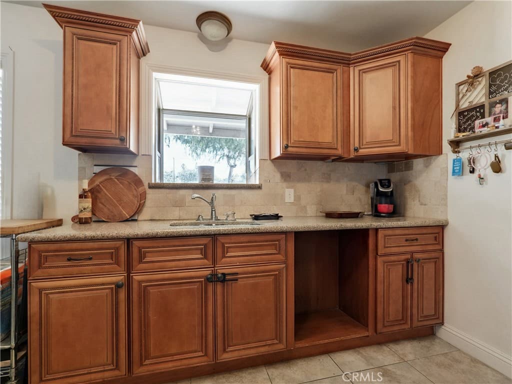 Home at 1839 Miramar Street, Pomona — photo 6 of 12