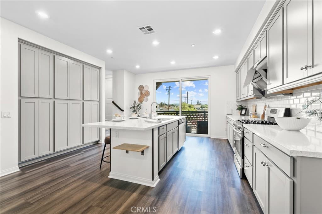 Townhouse at 172 Bahia, Covina — photo 11 of 12