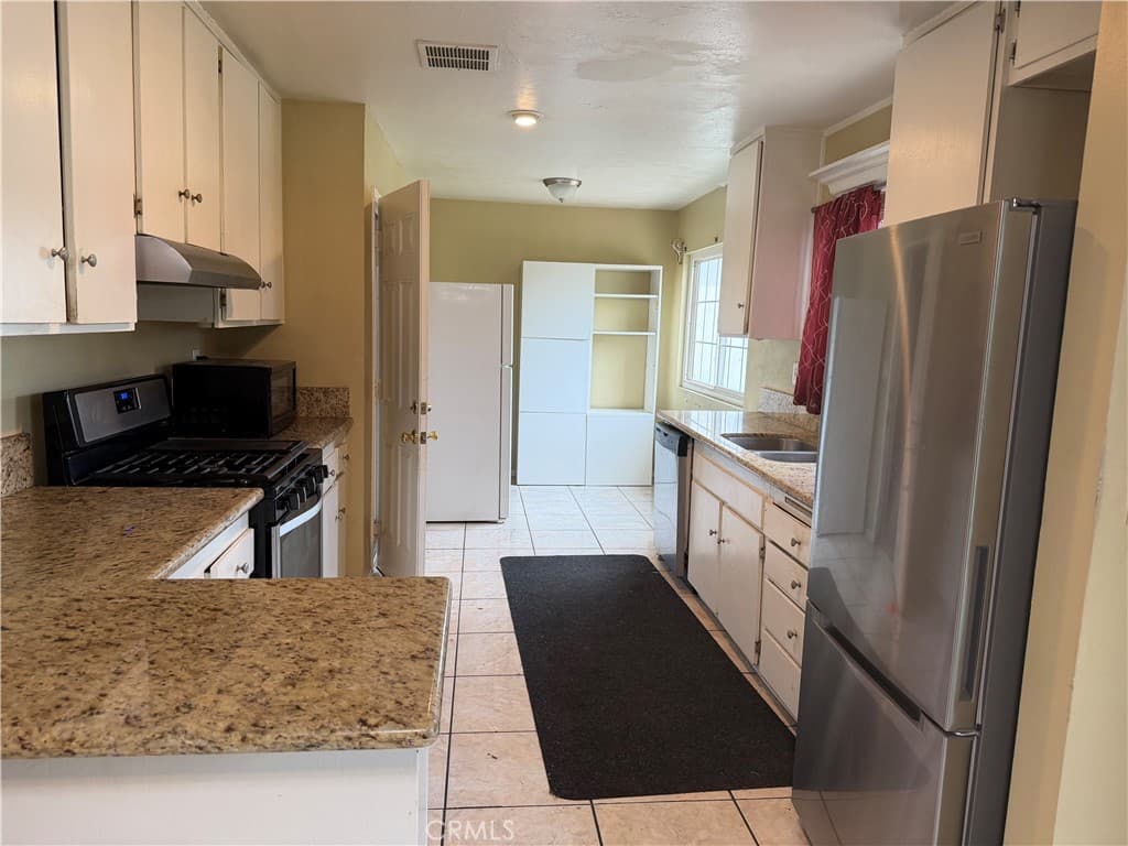 Home at 1038 Terryview, Pomona — photo 5 of 12
