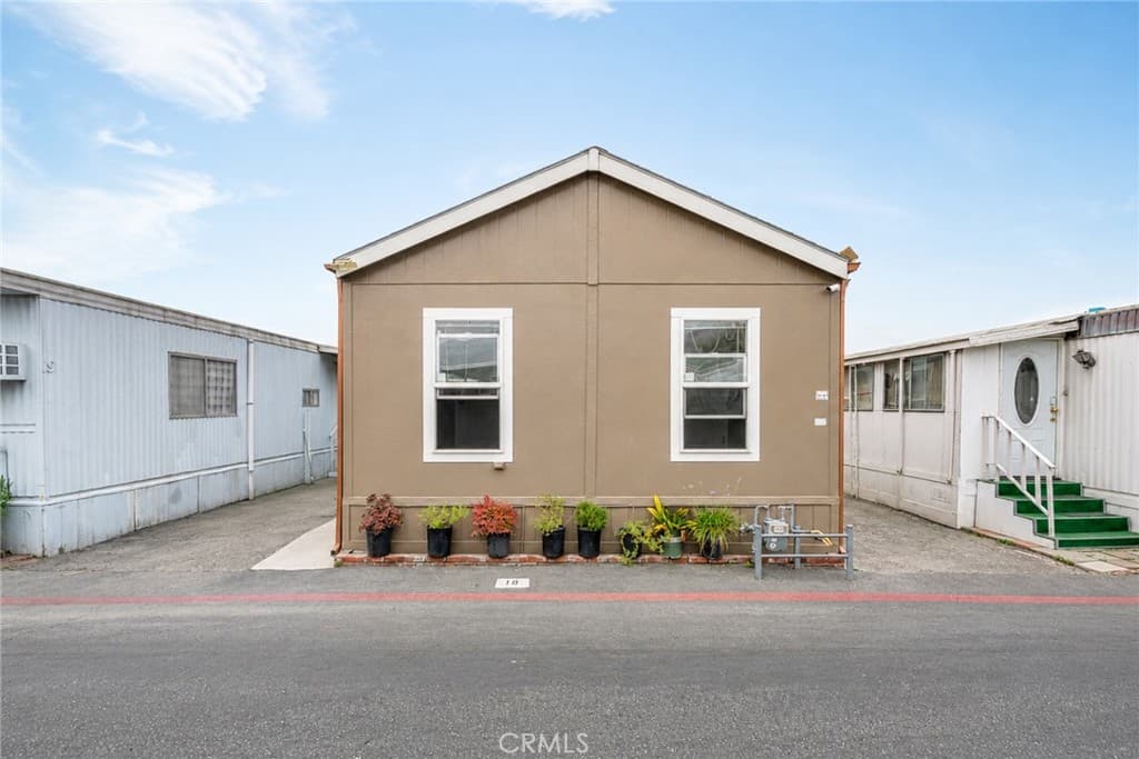 Home at 812 N Loren Avenue 18, Azusa — photo 1 of 12