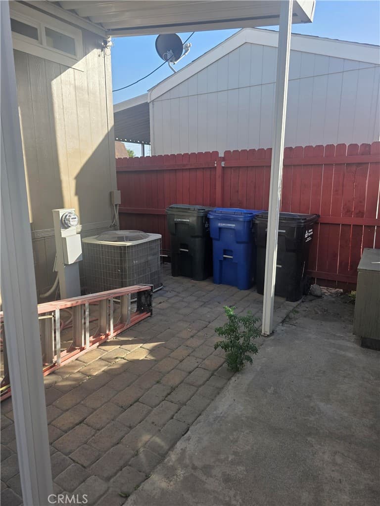 Home at 812 N Loren Avenue 18, Azusa — photo 2 of 12
