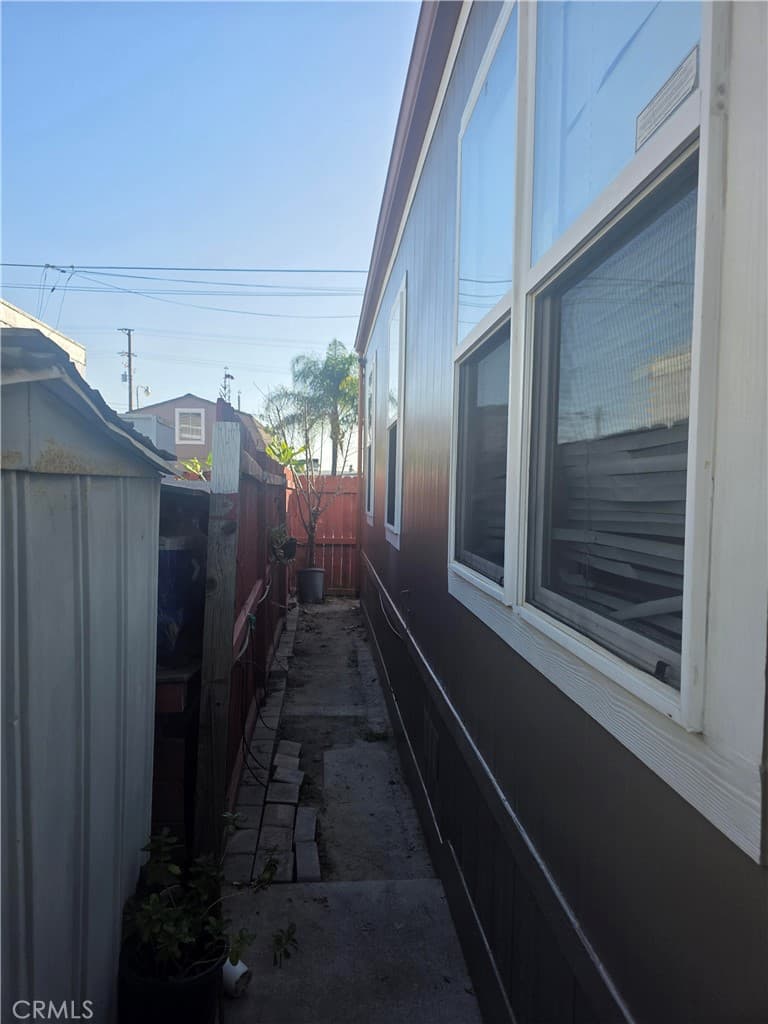 Home at 812 N Loren Avenue 18, Azusa — photo 6 of 12