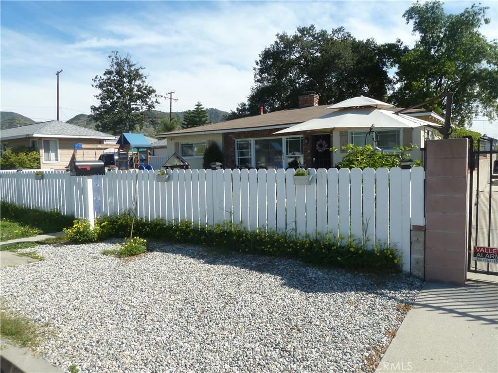 Home at 936 N Enid, Azusa — photo 2 of 12
