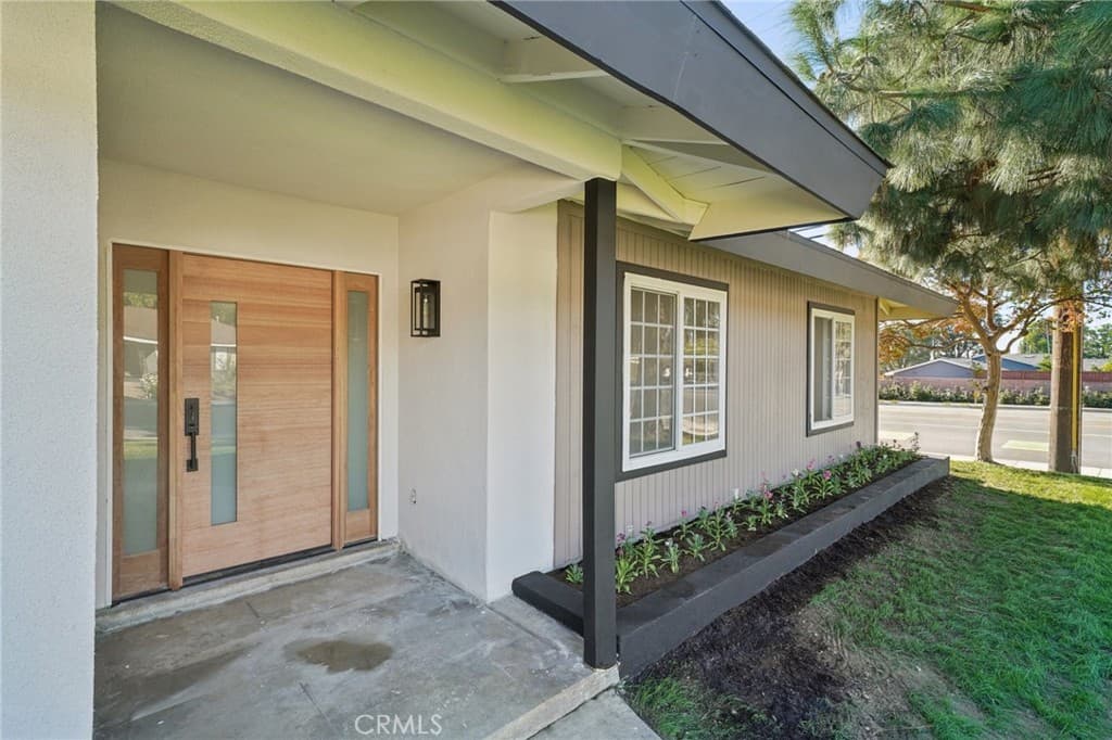 Home at 1098 Syracuse, Claremont — photo 2 of 12