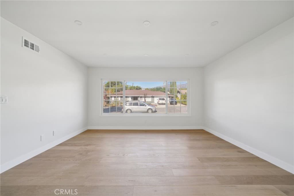 Home at 1098 Syracuse, Claremont — photo 6 of 12