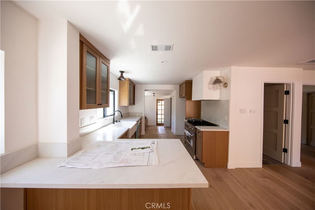 Home at 600 E Sierra Madre, Sierra Madre — photo 4 of 12