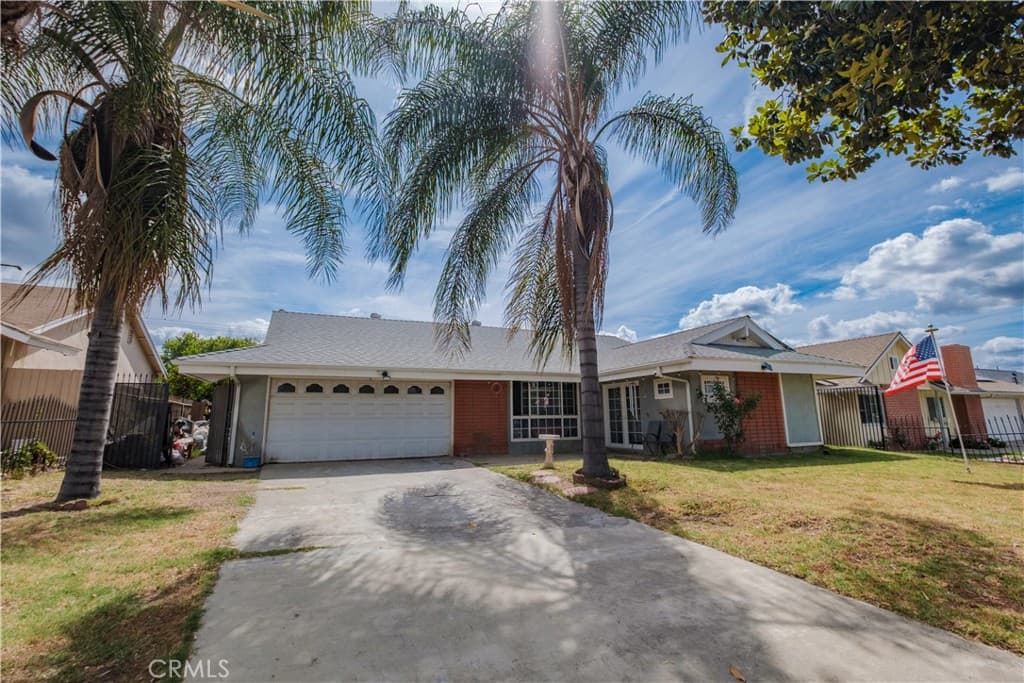 Home at 1938 Marigold St, Pomona — photo 6 of 12