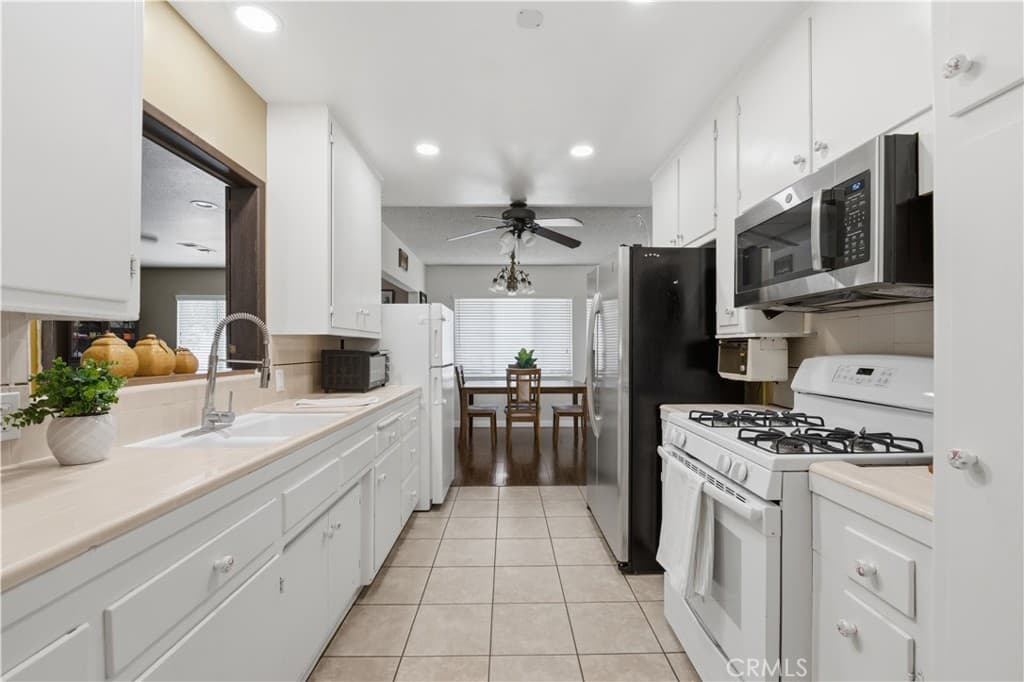 Home at 285 W Covina, Covina — photo 6 of 12