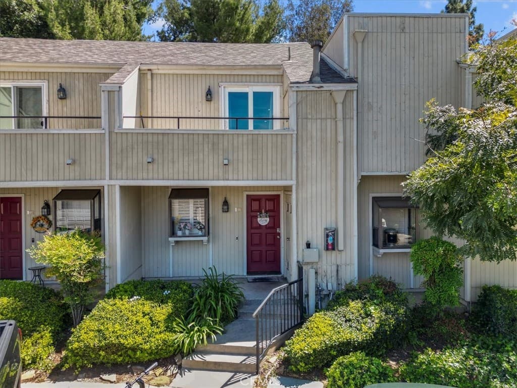 Condo at 640 Sycamore, Claremont — photo 3 of 12