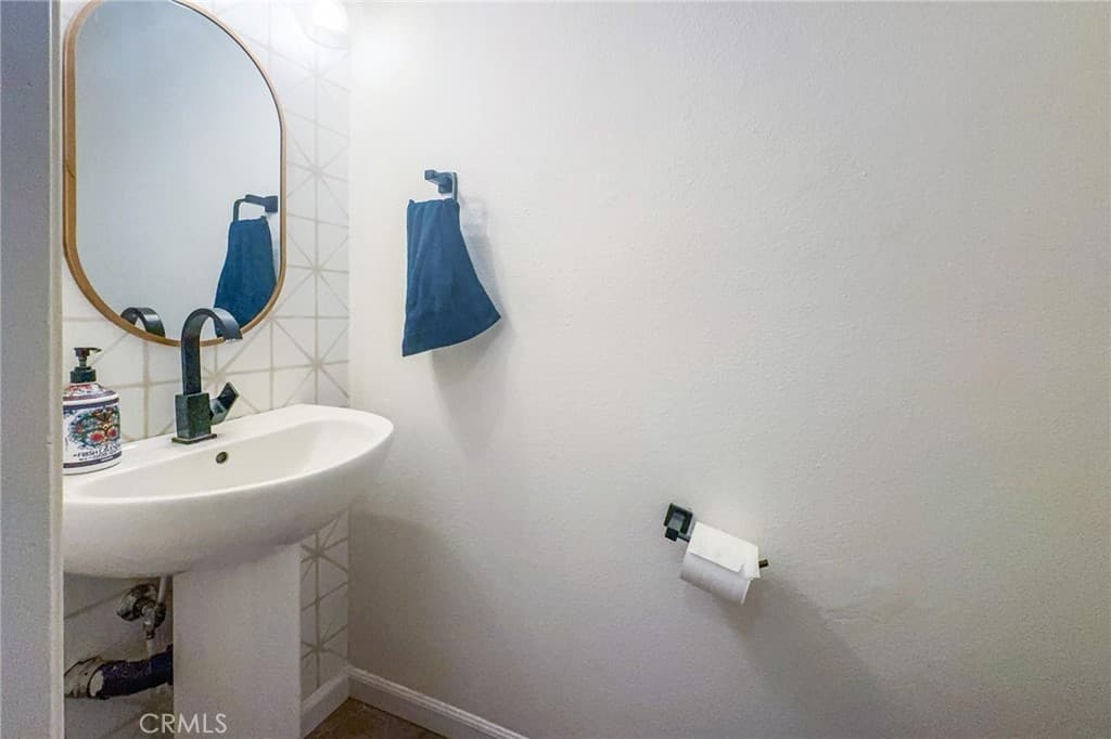 Townhouse at 544 N Orange B, La Puente — photo 11 of 12