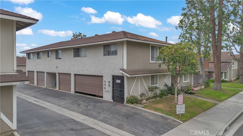 Condo at 174 W Grove Street 4, Pomona — photo 1 of 12