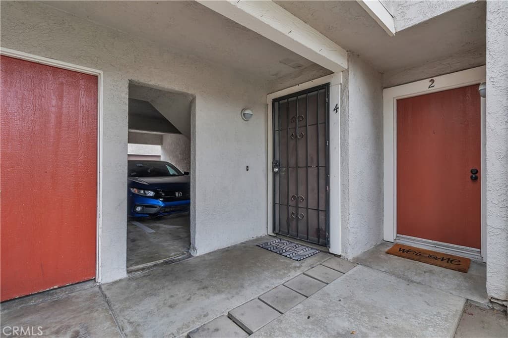 Condo at 174 W Grove Street 4, Pomona — photo 2 of 12