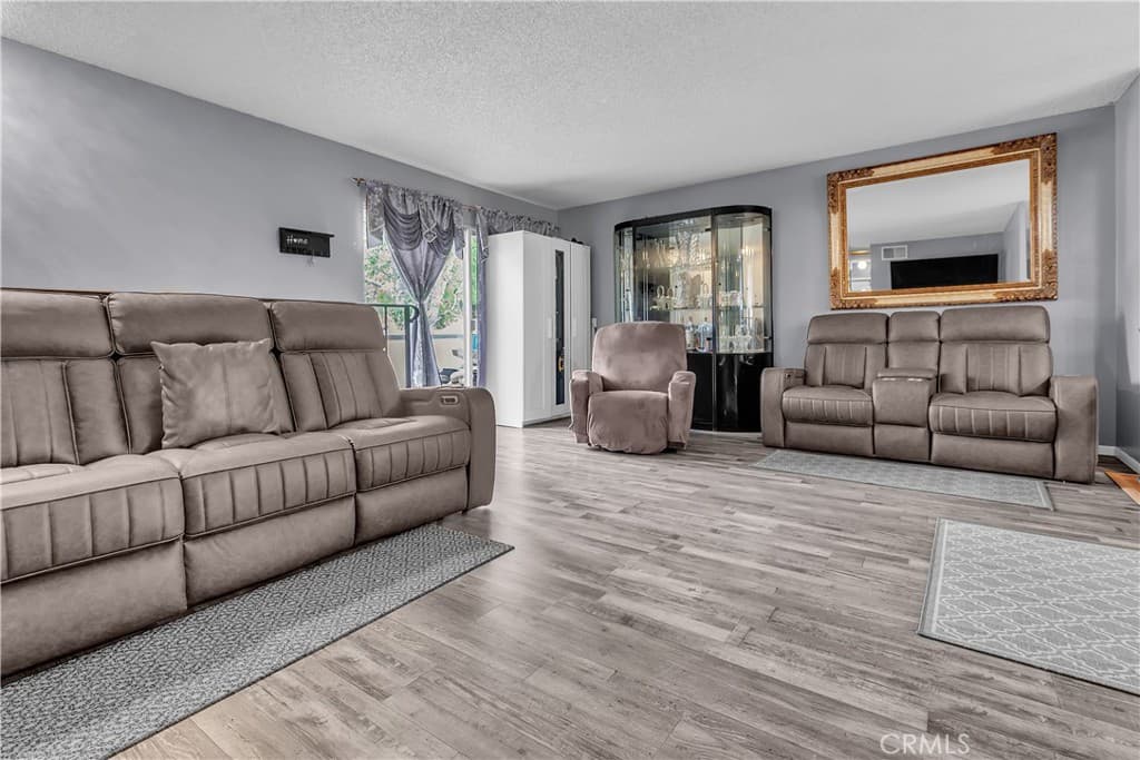 Condo at 174 W Grove Street 4, Pomona — photo 12 of 12