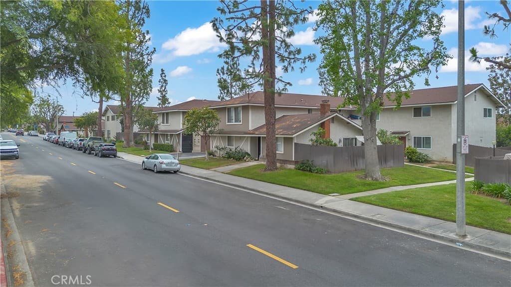 Condo at 174 W Grove Street 4, Pomona — photo 4 of 12