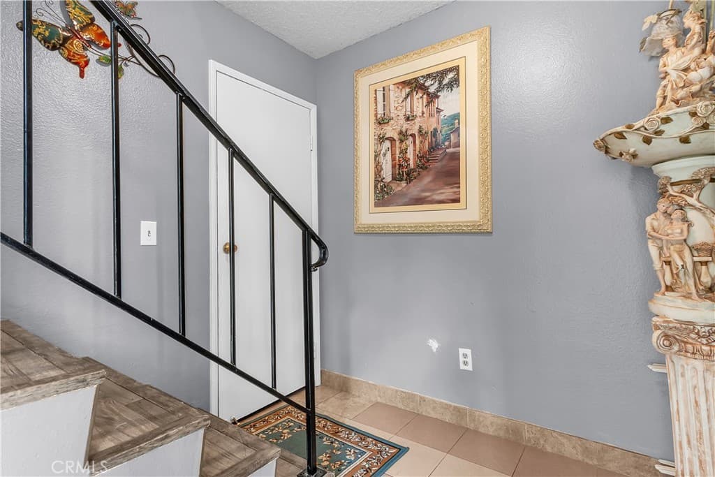 Condo at 174 W Grove Street 4, Pomona — photo 5 of 12