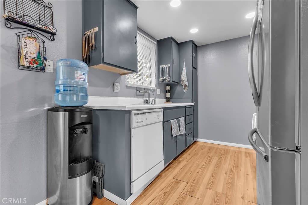 Condo at 174 W Grove Street 4, Pomona — photo 8 of 12