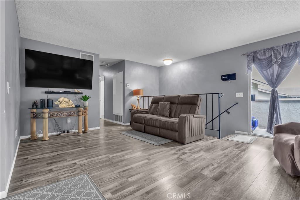 Condo at 174 W Grove Street 4, Pomona — photo 9 of 12