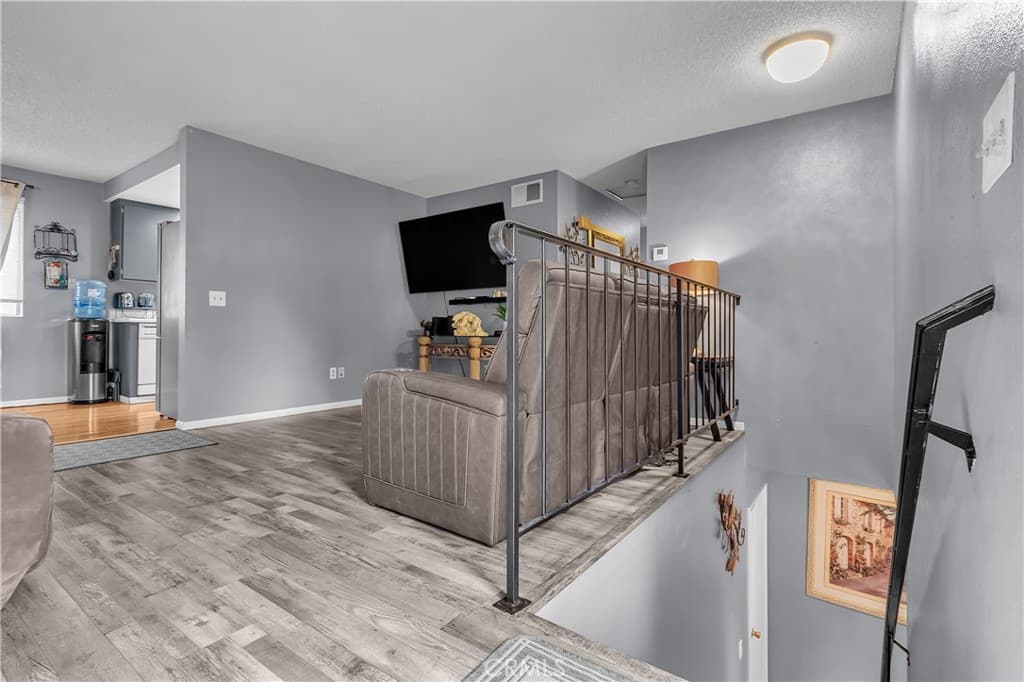 Condo at 174 W Grove Street 4, Pomona — photo 10 of 12
