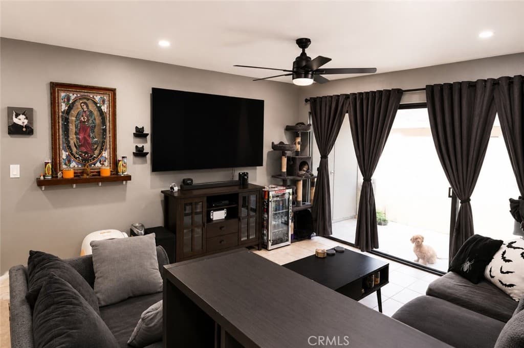 Condo at 33 Town And Country, Pomona — photo 4 of 9
