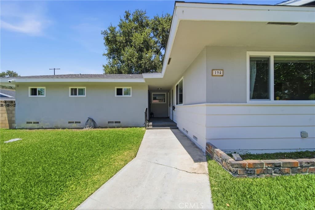 Home at 194 Monroe Avenue, Pomona — photo 2 of 12