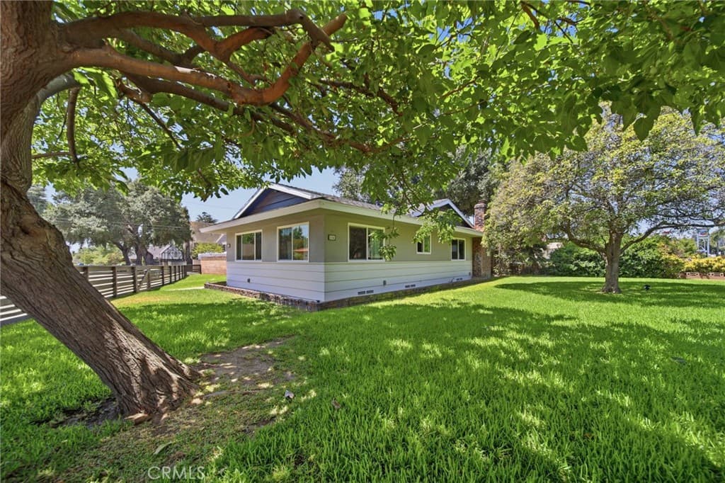 Home at 194 Monroe Avenue, Pomona — photo 3 of 12