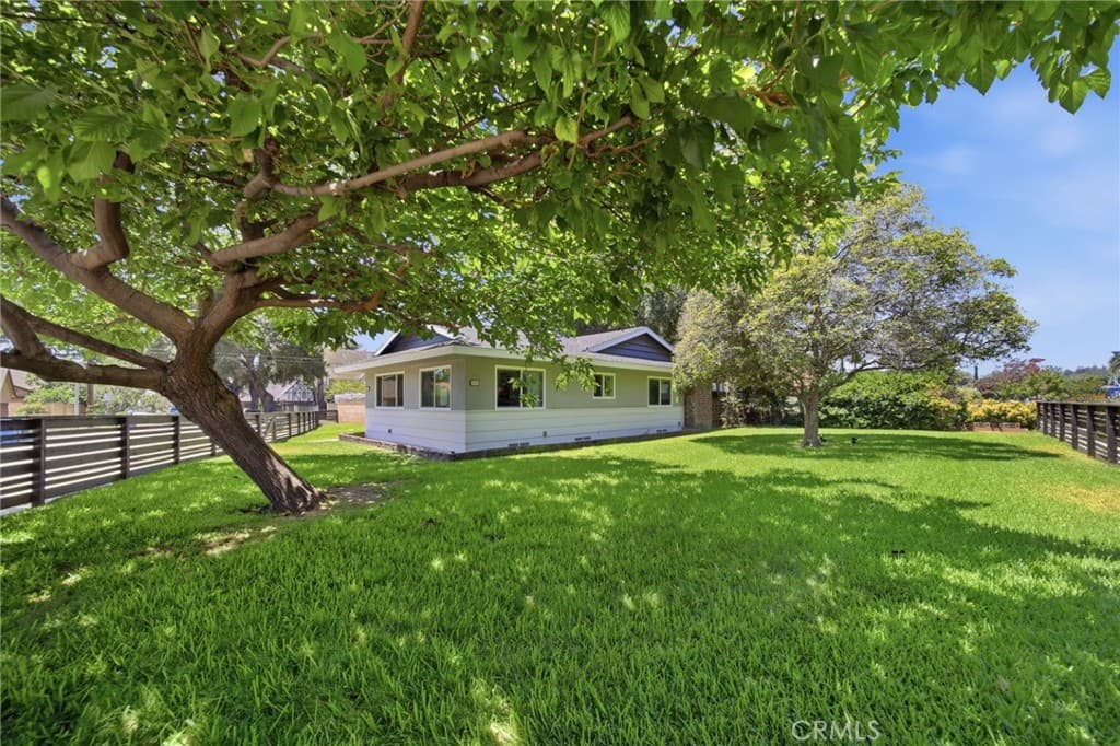Home at 194 Monroe Avenue, Pomona — photo 4 of 12