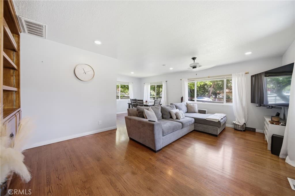 Home at 194 Monroe Avenue, Pomona — photo 8 of 12