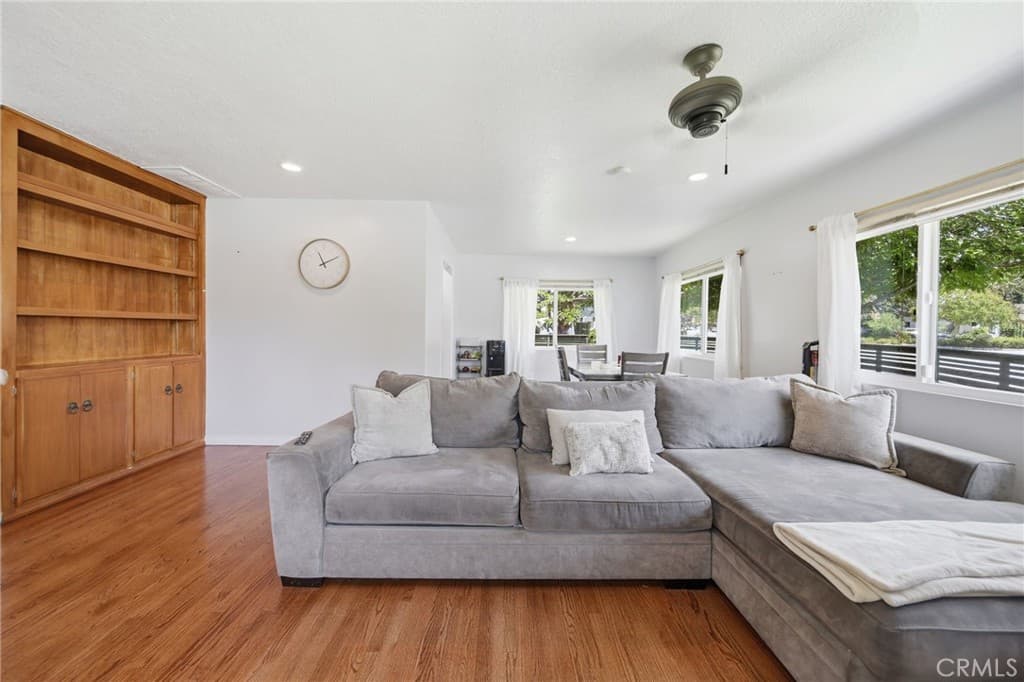 Home at 194 Monroe Avenue, Pomona — photo 9 of 12