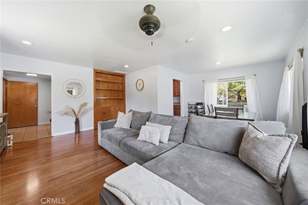 Home at 194 Monroe Avenue, Pomona — photo 10 of 12