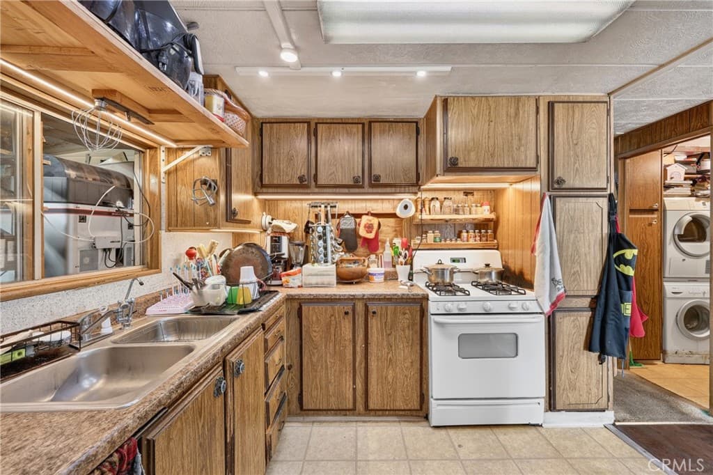 Home at 12700 Elliott 206, El Monte — photo 12 of 12