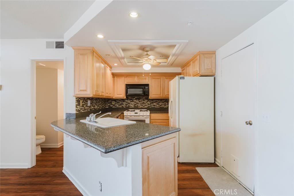 Townhouse at 1677 Crystal Canyon Drive, Azusa — photo 11 of 12