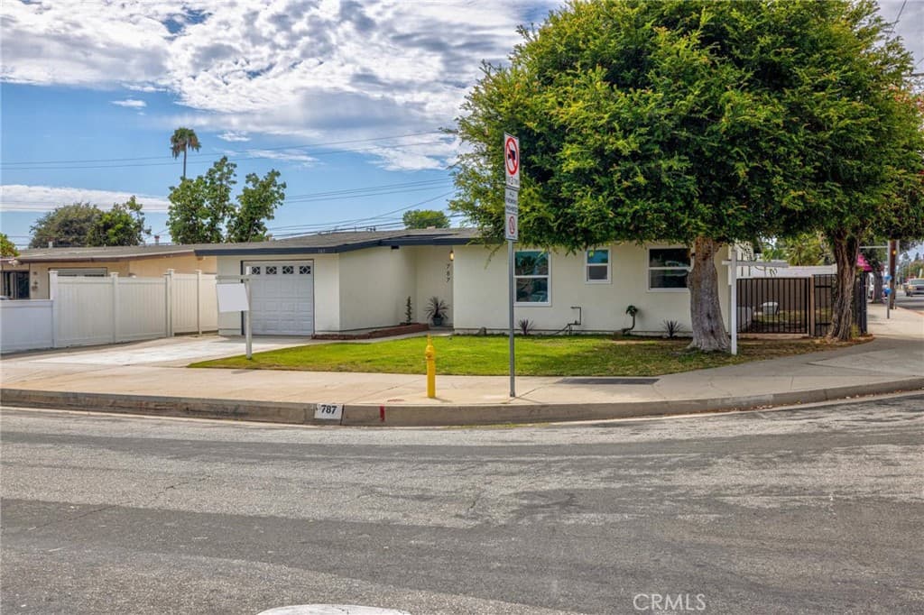 Home at 787 Millbury, La Puente — photo 3 of 12