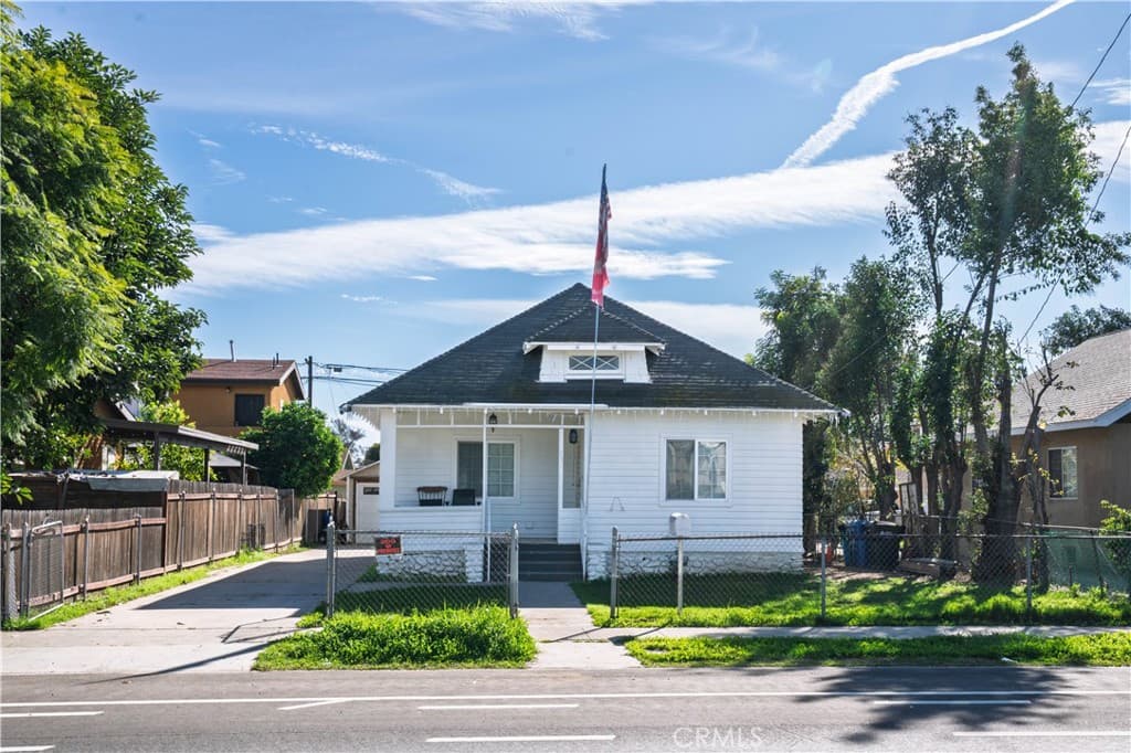 Home at 730 W 9th, Pomona — photo 1 of 12