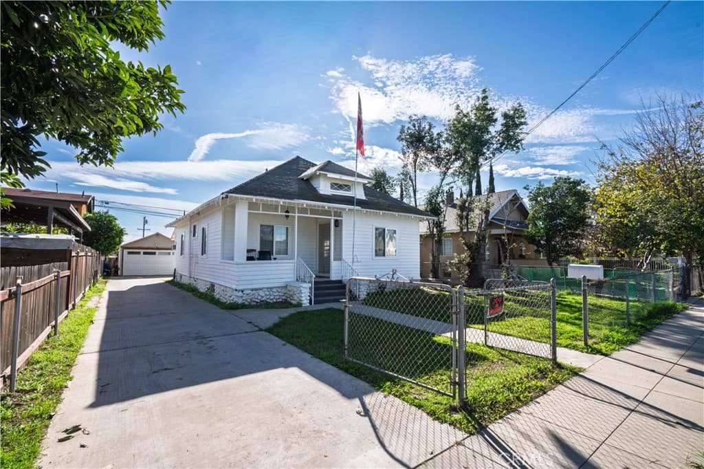 Home at 730 W 9th, Pomona — photo 2 of 12