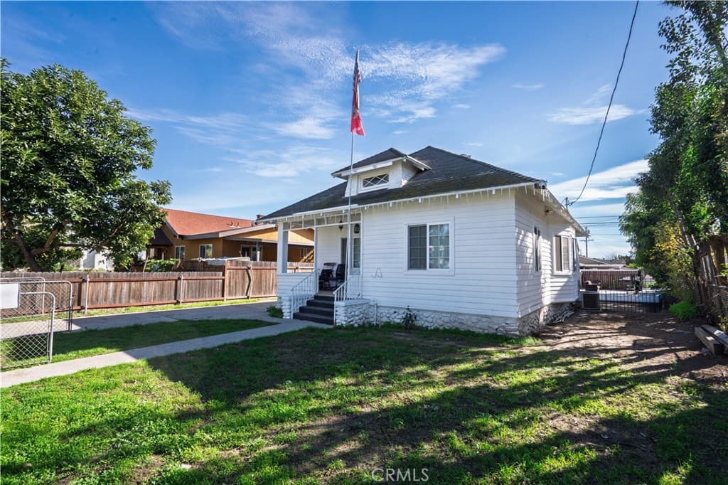 Home at 730 W 9th, Pomona — photo 3 of 12
