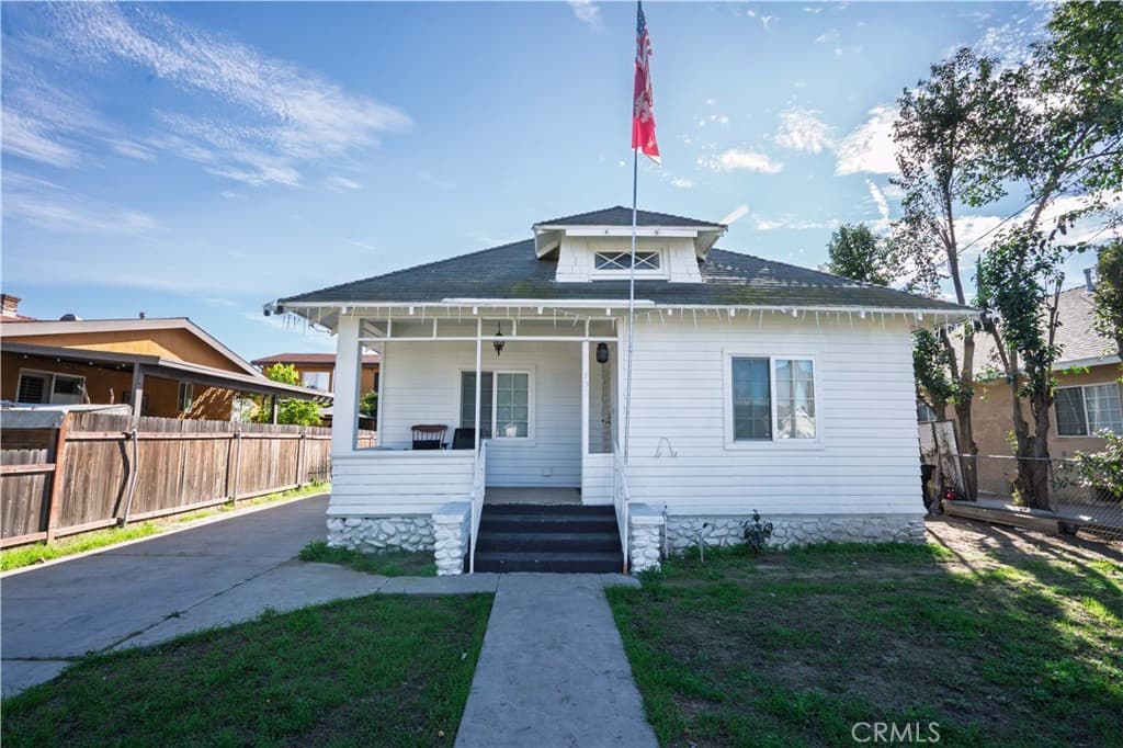 Home at 730 W 9th, Pomona — photo 4 of 12