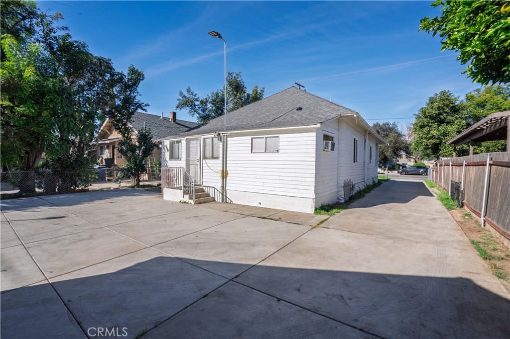 Home at 730 W 9th, Pomona — photo 7 of 12